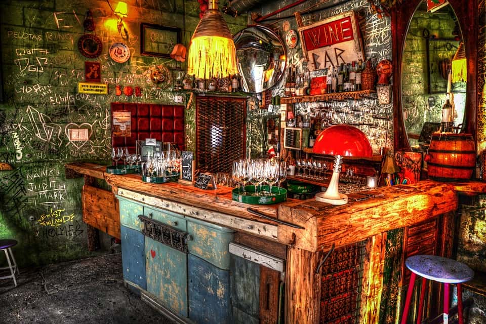 cool ruin pubs in budapest
